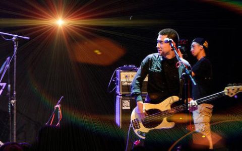 花香吉他谱 G调扫弦版-甲壳虫琴行制谱编配的,适合新手入门学习C调教学吉他谱。这是一首非常好听的歌曲,下面高清图片谱由极网吉它谱更新分享。如果您是吉他爱好者请关注我们的网站!
 
<p><img src=